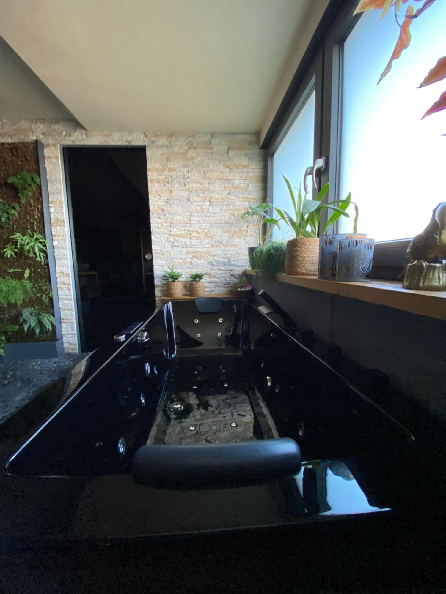 Private Wellness Suiten Mit Whirlpool Essen Exterior foto
