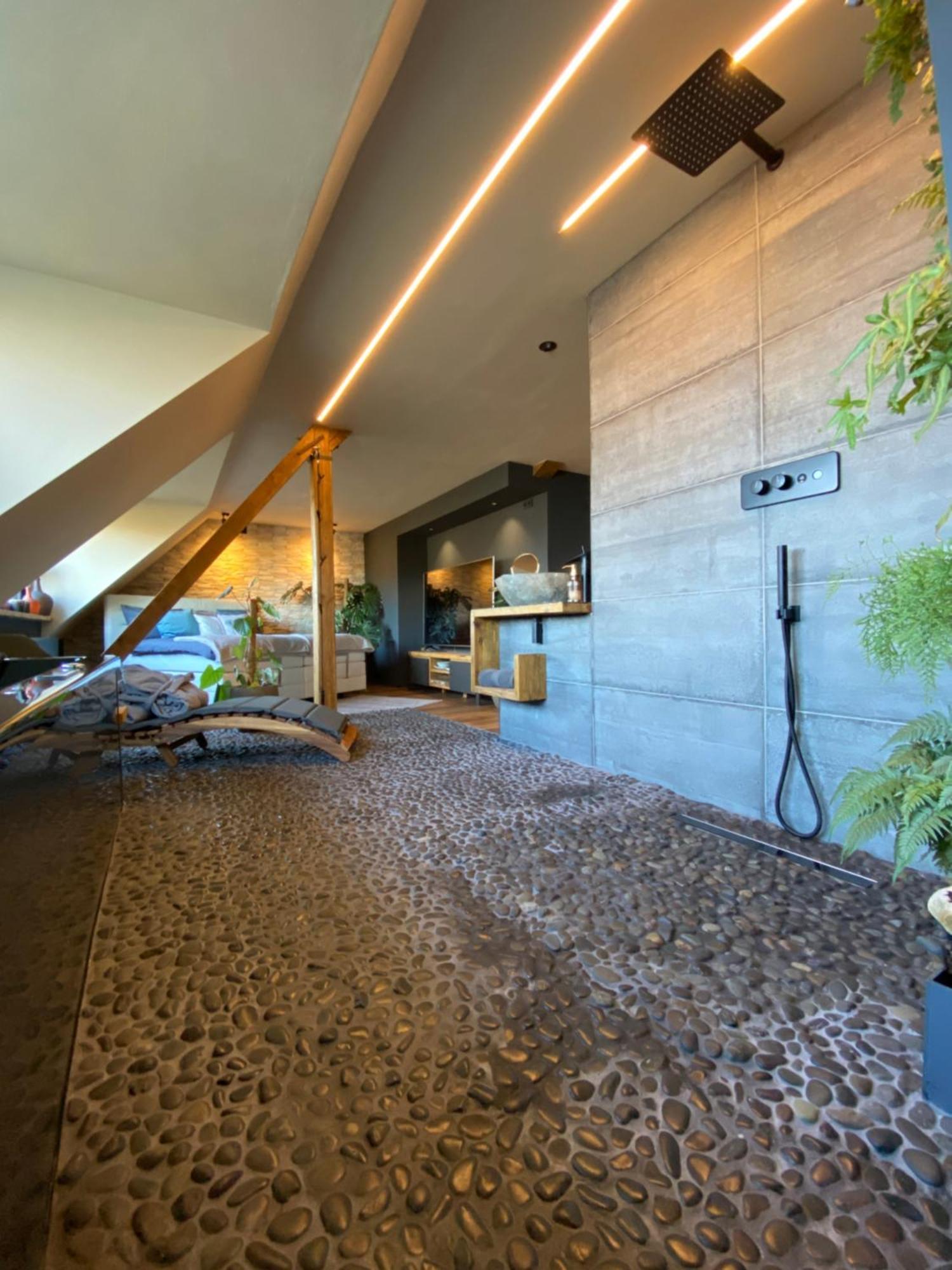 Private Wellness Suiten Mit Whirlpool Essen Exterior foto
